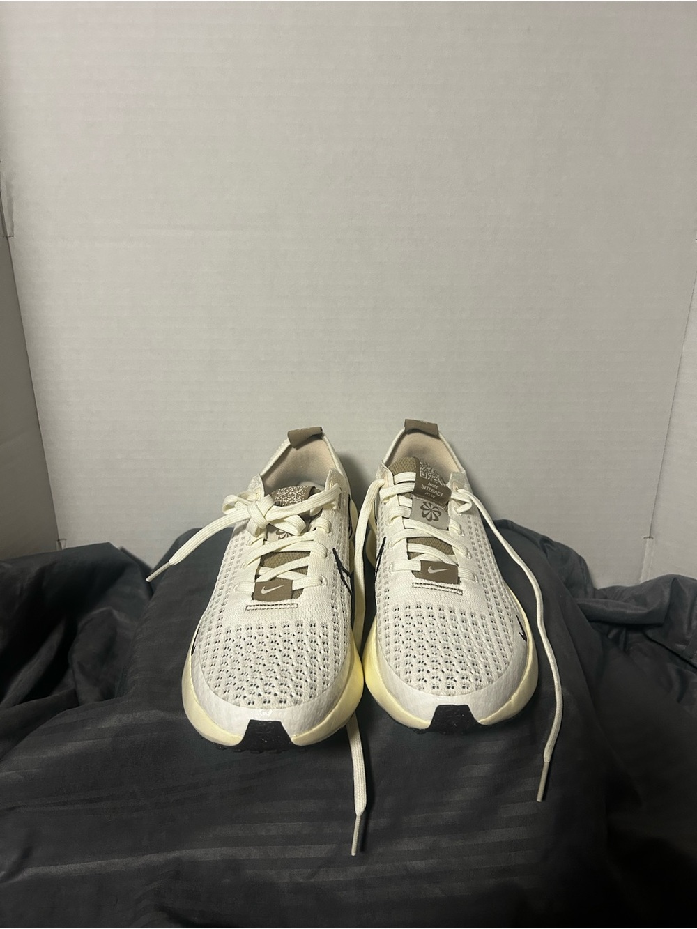 Nike Interact Run White and Tan Lightweight Knit Sneakers.  4Youth/6.5 women’s